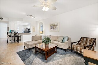 757 Wiggins Lake Dr in Naples, FL - Building Photo - Building Photo