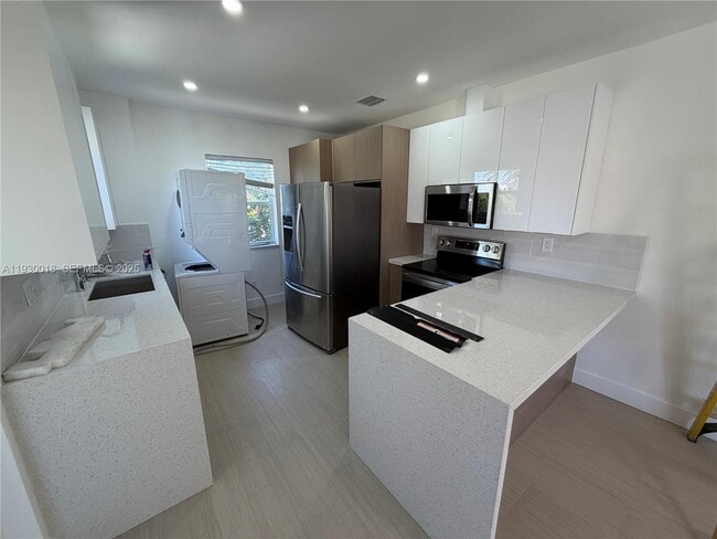 1045 SW 8th Ave in Miami, FL - Building Photo - Building Photo