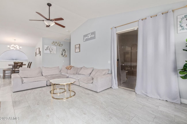 43890 W Cahill Dr in Maricopa, AZ - Foto de edificio - Building Photo