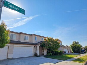 6110 E Sussex Way in Fresno, CA - Building Photo - Building Photo
