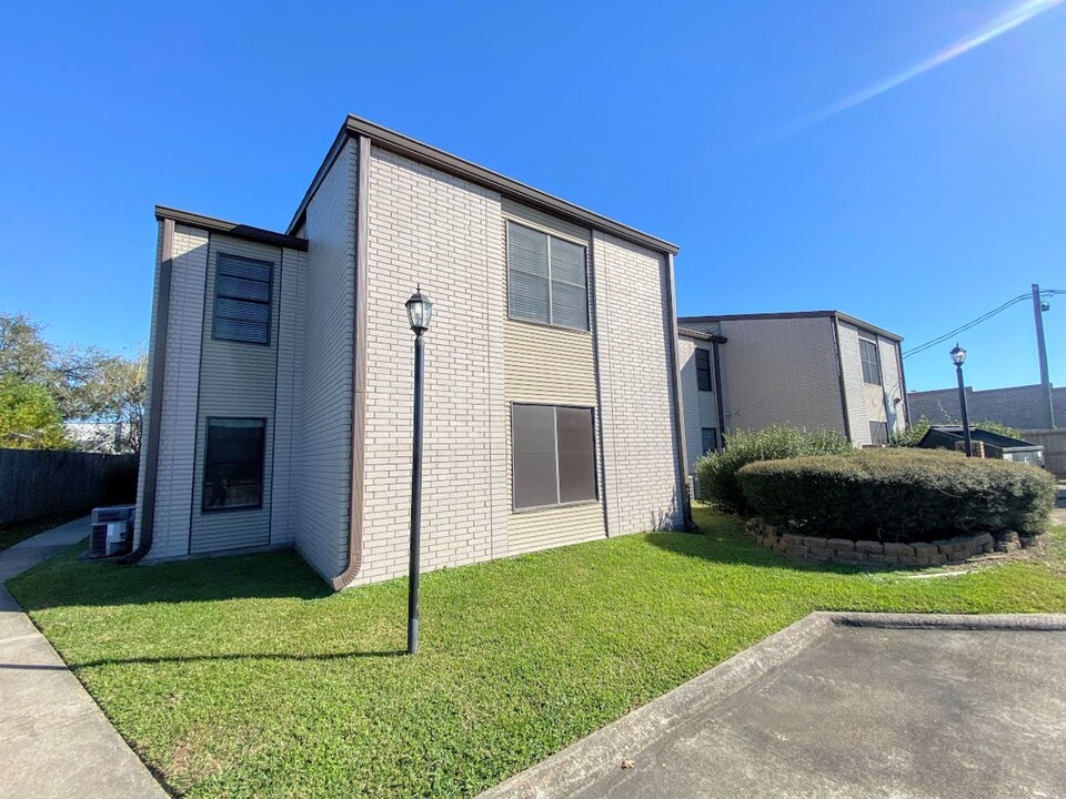 4343 Canal St in Lake Charles, LA - Building Photo