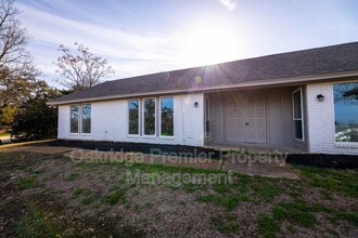 1133 Wood Valley Dr in Woodway, TX - Building Photo - Building Photo