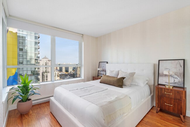 1438 Richards St in Vancouver, BC - Building Photo - Building Photo