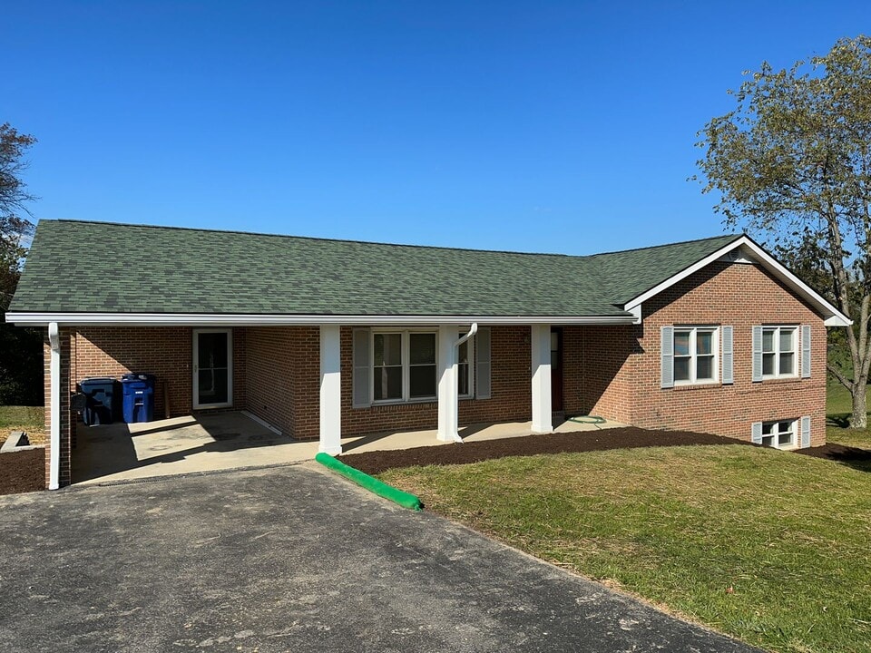 3860 Prices Fork Rd in Blacksburg, VA - Building Photo