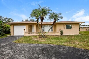 10103 NW 82nd St in Tamarac, FL - Building Photo