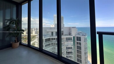 18555 Collins Ave in Sunny Isles Beach, FL - Building Photo - Building Photo