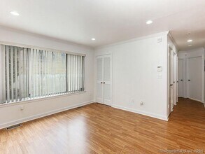 33 Pleasant St in Stamford, CT - Building Photo - Building Photo