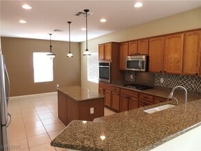 2211 Waterton Rivers Dr in Henderson, NV - Building Photo - Building Photo