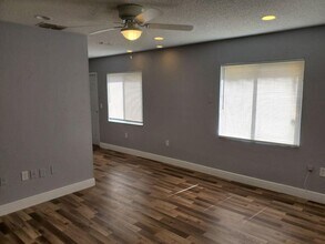 1211 62nd Ave E in Bradenton, FL - Foto de edificio - Building Photo