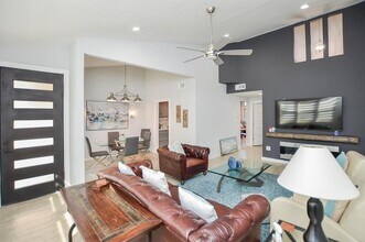 12625 Memorial Dr in Houston, TX - Building Photo - Building Photo