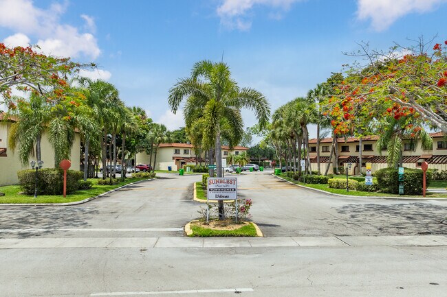 Sunblest Townhomes in Sunrise, FL - Foto de edificio - Building Photo