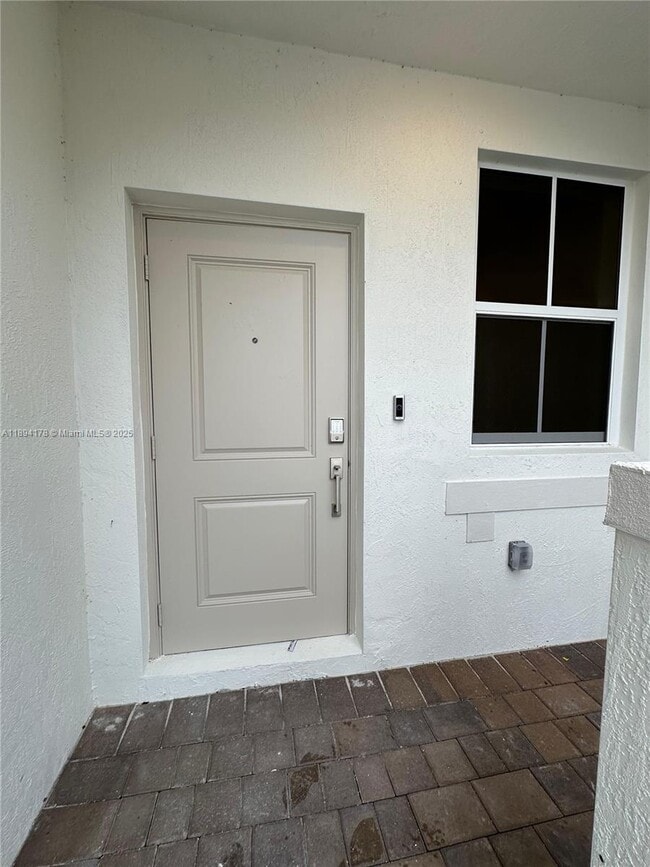 2534 SE 27th Dr in Homestead, FL - Foto de edificio - Building Photo