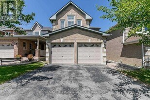 184 Stone Rd in Aurora, ON - Building Photo