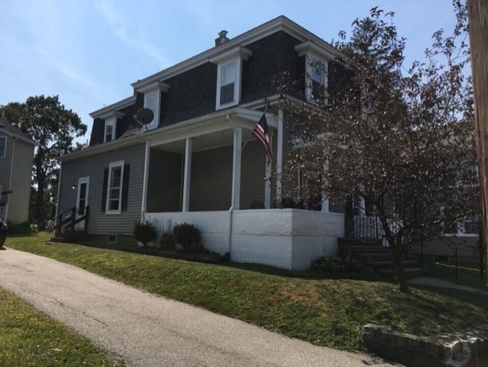 478 High St in Dedham, MA - Building Photo