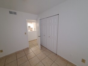 2360 SW Archer Rd in Gainesville, FL - Foto de edificio - Building Photo