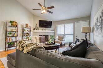 1113 Oaklawn Ct in Bedford, TX - Building Photo - Building Photo