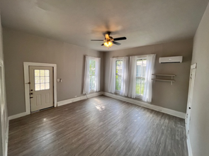 1318 Willow Street in San Antonio, TX - Building Photo - Interior Photo