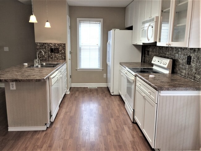 5420 Springhouse Farm Rd in Winston-Salem, NC - Foto de edificio - Building Photo