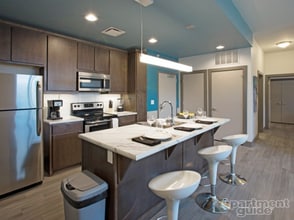 1243 E Cherry St in Springfield, MO - Building Photo - Building Photo