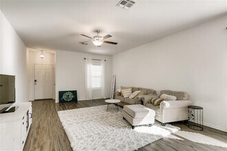 3901 Fort Collins Way in Austin, TX - Building Photo - Building Photo