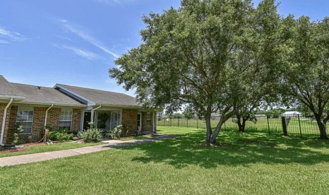 1800 Avenue H in Bay City, TX - Building Photo - Building Photo