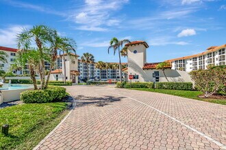 2871 N Ocean Blvd in Boca Raton, FL - Building Photo - Building Photo