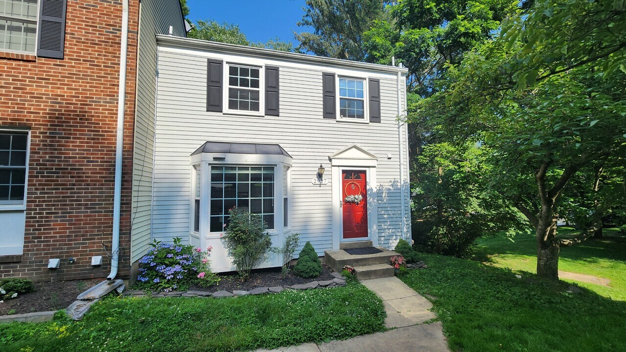 2927 Amberleigh Way in Fairfax, VA - Building Photo