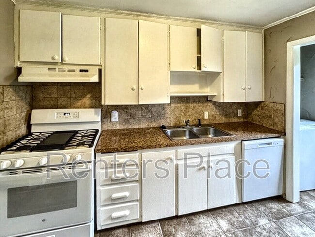 955 E 37th Pl in Tulsa, OK - Building Photo - Building Photo