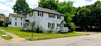 602 E Long Ave, Unit Apt 2 in New Castle, PA - Building Photo