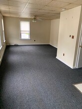 29 Summer St, Unit 4 in Skowhegan, ME - Foto de edificio - Building Photo