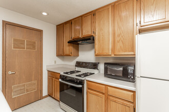 Chetwynd Apartments in Des Moines, IA - Building Photo - Interior Photo