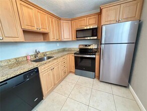 9491 Evergreen Pl, Unit 201 in Davie, FL - Building Photo - Building Photo