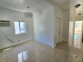 977 SW 5th St-Unit -#3 in Miami, FL - Building Photo - Building Photo