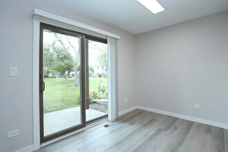 660 Cumberland Trail in Roselle, IL - Building Photo - Building Photo