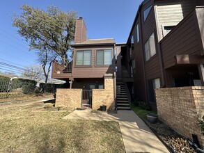 1700 Baird Farm Cir, Unit 1302 in Arlington, TX - Building Photo - Building Photo