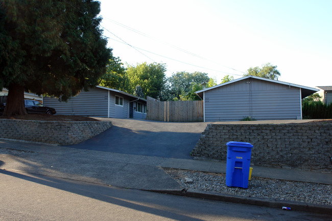 2824-2830 SE Tibbetts St in Portland, OR - Building Photo - Building Photo