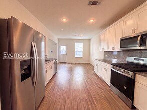 7314 Madison Cmns Ln in Houston, TX - Building Photo - Building Photo