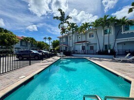 11667 NE 18th Dr in North Miami, FL - Building Photo