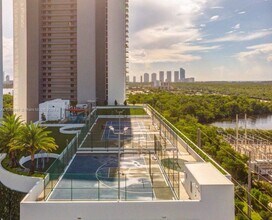 16385 Biscayne Blvd, Unit 2721 in Aventura, FL - Building Photo - Building Photo