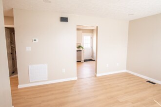 2451 Cecil Ave in Knoxville, TN - Foto de edificio - Building Photo