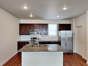 6088 S Jordan Pkwy W in South Jordan, UT - Building Photo - Building Photo