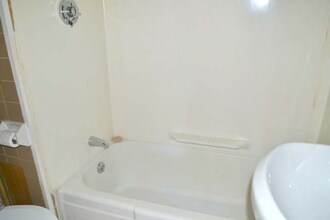 3736 Pawtucket Ave in East Providence, RI - Foto de edificio - Building Photo