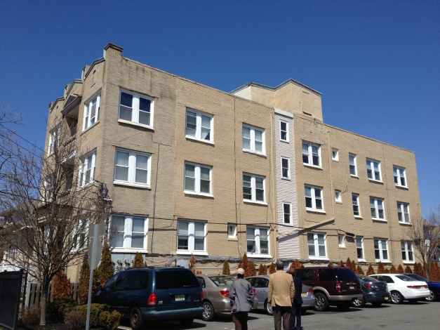 15 N Hartford Ave in Atlantic City, NJ - Building Photo