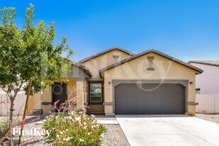 335 W Powell Dr in Queen Creek, AZ - Building Photo