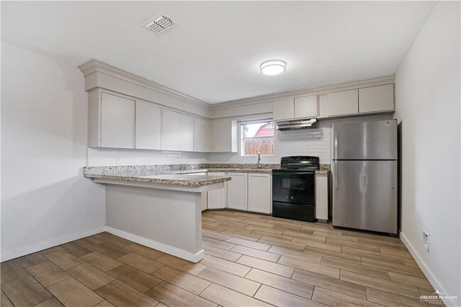 9 S 16th St in McAllen, TX - Building Photo - Building Photo