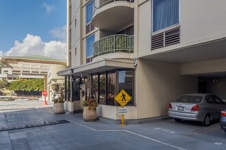 1717 Ala Wai in Honolulu, HI - Building Photo - Building Photo