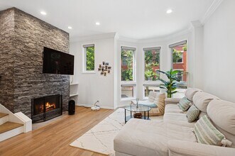 453 N Clinton St in Chicago, IL - Building Photo - Building Photo