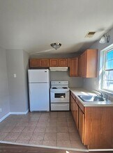 129 Main St, Unit B in East Haven, CT - Building Photo - Building Photo