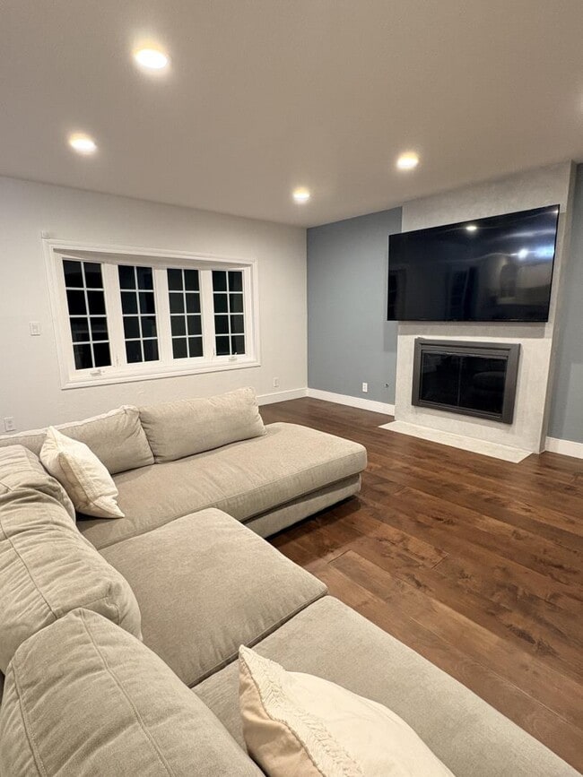 1204 Lubich Dr in Mountain View, CA - Building Photo - Building Photo