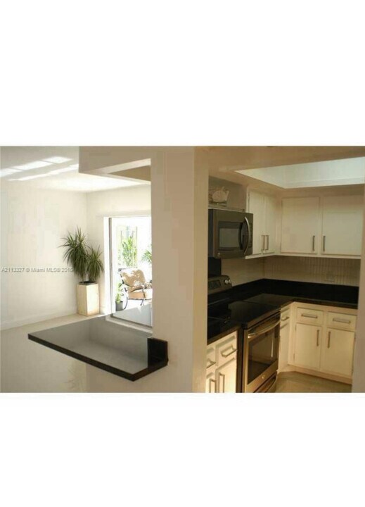 2431 SW 82nd Ave, Unit 202 in Davie, FL - Building Photo